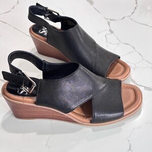 Sofft Black Leather Women’s Wedge Slingback Buckle Closure Peep Toe Sandals 8.5M